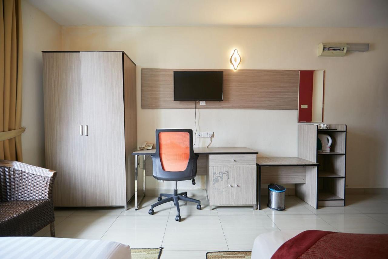 Dolphin Hotel, Chow Kit Kuala Lumpur Exterior photo